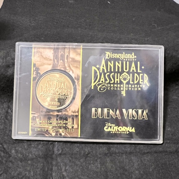 Disneyland Limited 2012  Passholders Gold Plated Coin Buena Vista - Picture 1 of 3